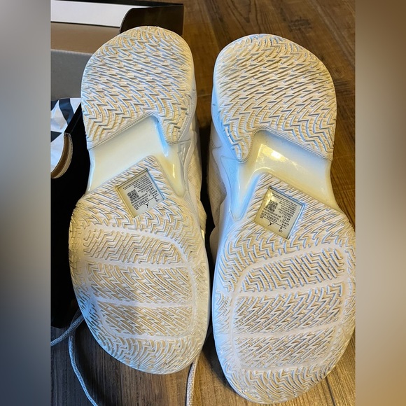 Jordan Why Not Zero 3 White: size 9 - Picture 2 of 6